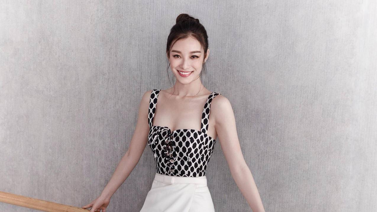 微笑的女孩5k图片