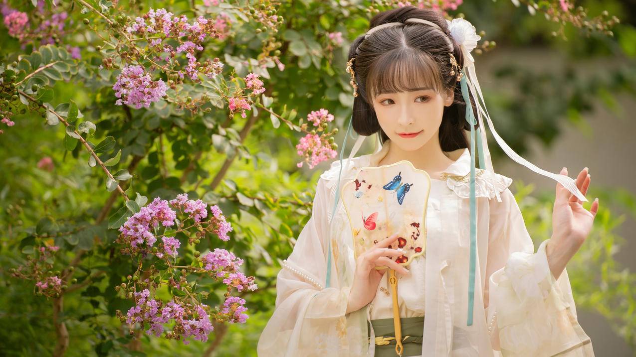 古装 扇子 花园 小姐姐 美女 超高清 4k电脑壁纸 4k手机壁纸