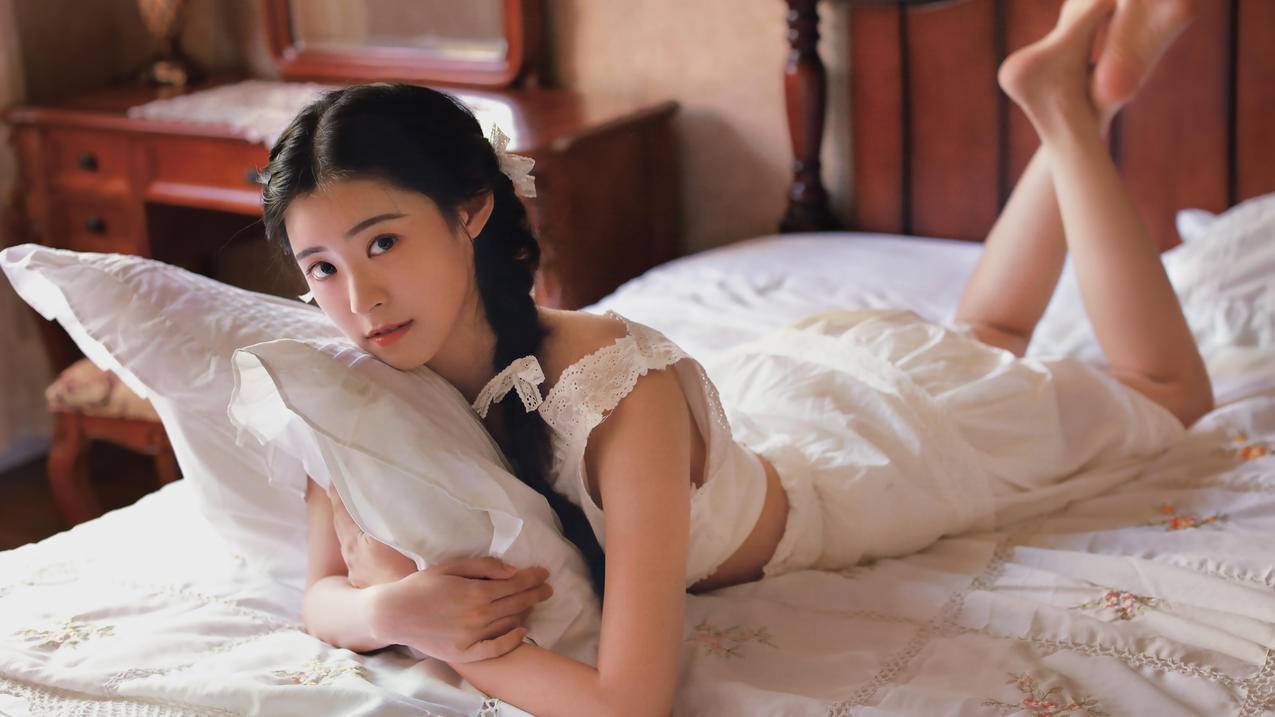 清纯 小姐姐 麻花辫 家居 美女 4k电脑壁纸
