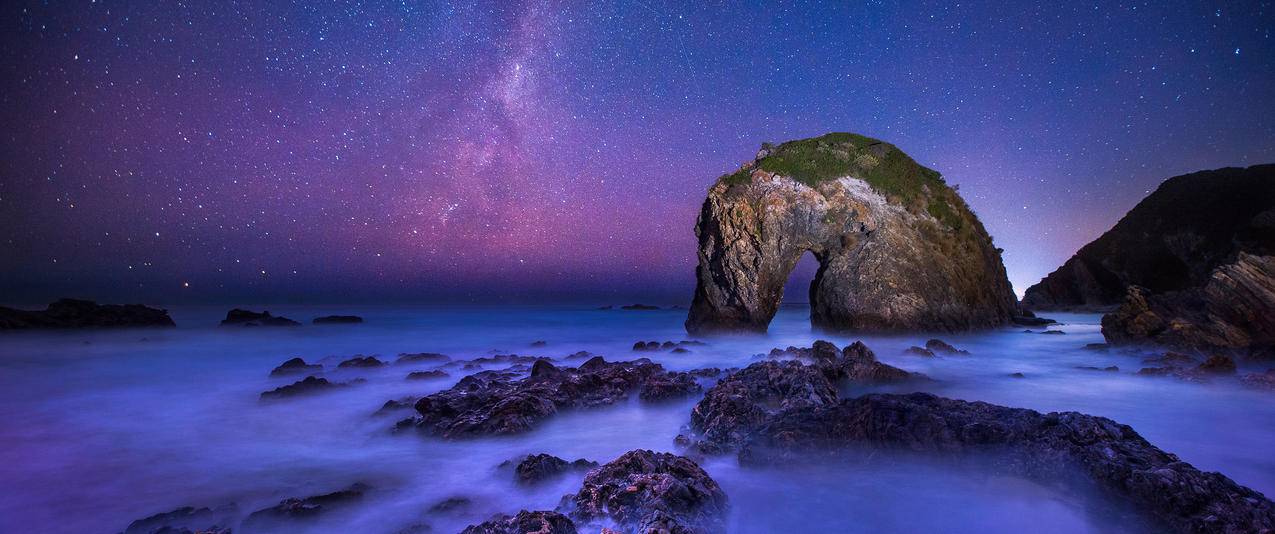 马头岩上空的银河星空 3440x1440带鱼屏风景壁纸