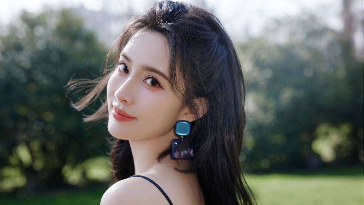 长发回头美女孟子义 4K壁纸 3840x2160