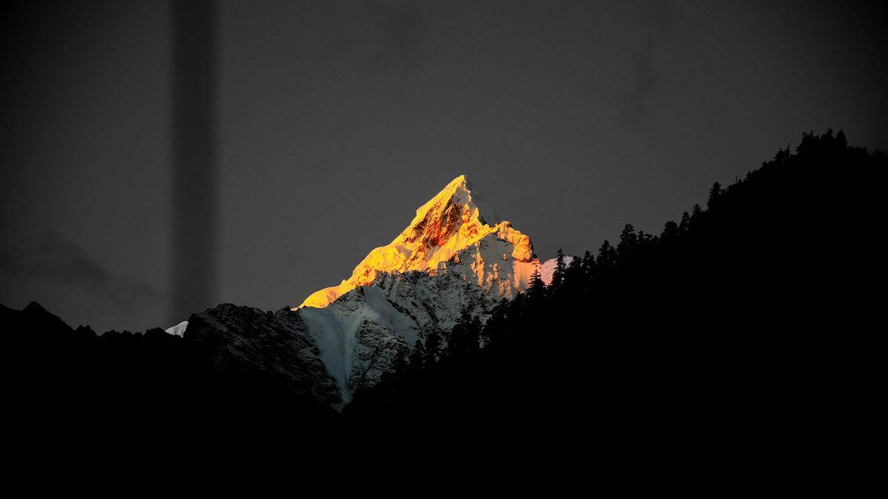 孤峰 山脉 日照金山 4K风景壁纸3840x2160