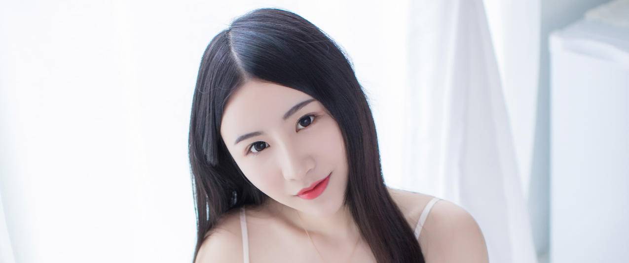 清纯美女谢芷馨桌面带鱼屏壁纸 编号102978