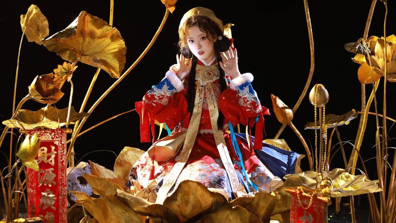 金莲荷叶 美女 新年 招财 4K 高清 壁纸