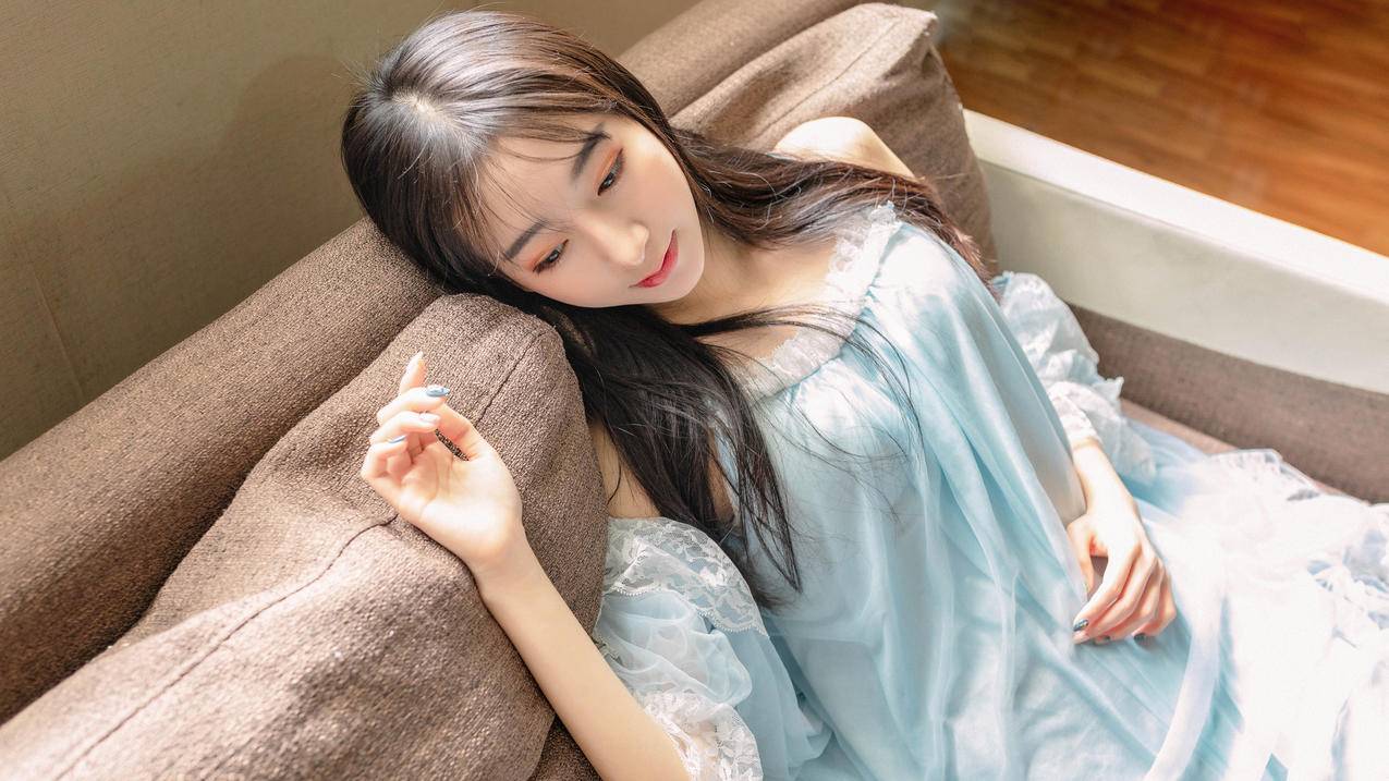 长发 睡裙 清纯美女 4K美女壁纸
